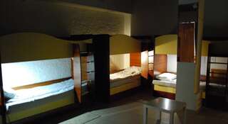 Гостиница Роял Хостел Новосибирск Кровать в общем номере с 14 кроватями-11