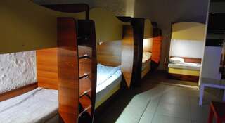 Гостиница Роял Хостел Новосибирск Кровать в общем номере с 14 кроватями-12