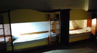 Гостиница Роял Хостел Новосибирск Кровать в общем номере с 14 кроватями-10