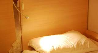 Гостиница Роял Хостел Новосибирск Кровать в общем 6-местном номере для женщин-2