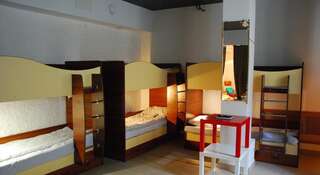 Гостиница Роял Хостел Новосибирск Кровать в общем номере с 14 кроватями-4