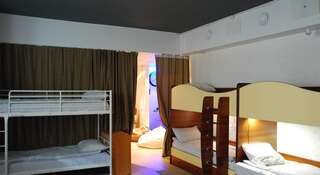 Гостиница Роял Хостел Новосибирск Кровать в общем номере с 14 кроватями-9